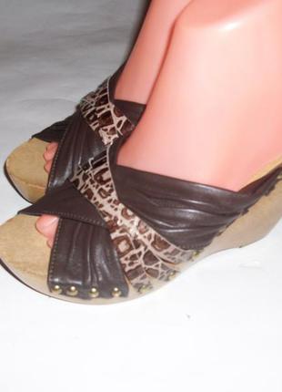 Рр 37-23,5 см стильні шльопанці сабо стукалки від bata шкіра
