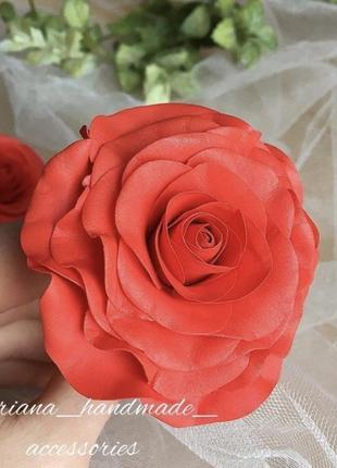 Шпилька в зачіску червона троянда з фоамірану, квіткові прикраси2 фото
