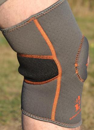 Наколінник madmax mfa-297 knee support with patella stabilizer dark grey/orange l4 фото