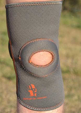 Наколінник madmax mfa-297 knee support with patella stabilizer dark grey/orange l8 фото