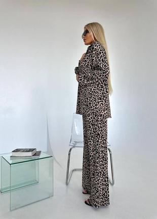 Жіночий легкий стильний жіночий леопардовий костюм-двійка сорочка та штани на літо весну тканина креп жатка3 фото