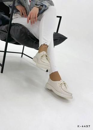 Туфли лоферы из натуральной кожи щу перфорацией женские бежевые на шнурках3 фото