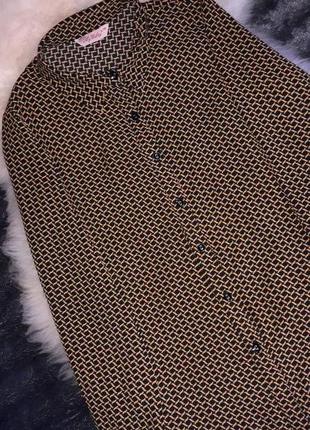 Асимметричная рубашка свободного кроя сзади с молнией