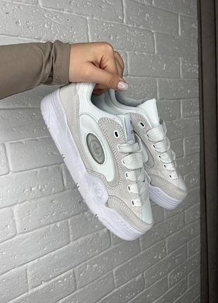 Кроссовки в стиле adidas