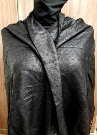 Хустка чорного кольору