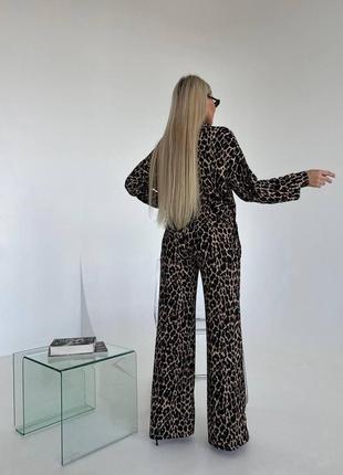 Жіночий легкий стильний жіночий леопардовий костюм-двійка сорочка та штани на літо весну тканина креп жатка5 фото