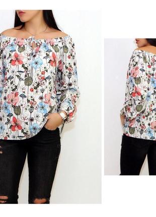 Очень красивая и стильная брендовая блузка в цветах.4 фото