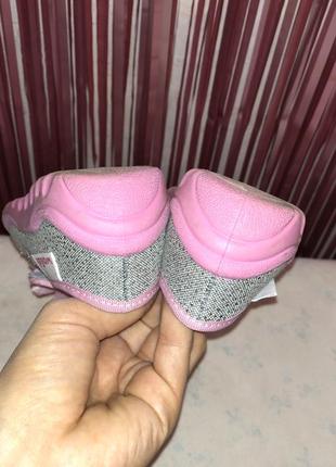 Розовые, серые туфли с цветком, на липучке,новые(идеальное состояние)4 фото