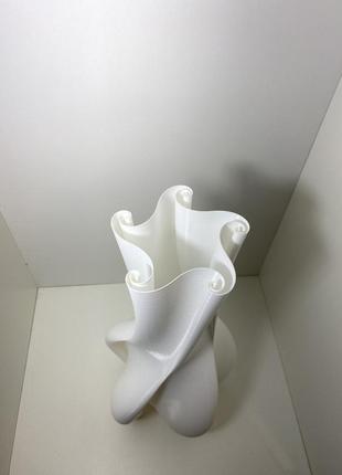 Декоративна ваза – витончене доповнення для вашого інтер'єру.