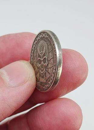 Монета сувенірна "череп/ігрек" (колір — срібло) арт. 049064 фото