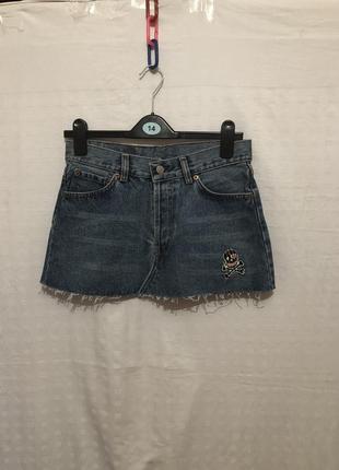 Стильная женская джинсовая юбка мини с надписями /4 фото