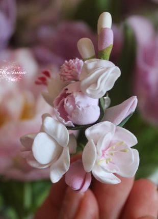 Бело-розовая брошка с цветами из полимерной глины "цветочная грация"4 фото