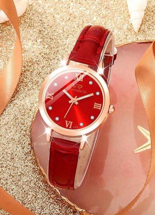 Жіночі кварцові наручні годинники золотисті на червоному циферблаті з фіанітами шкіряний червоний ремінець1 фото