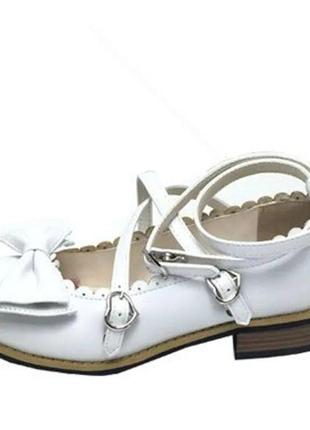 Белые милые туфли лолита на небольшом каблуке с бантиками