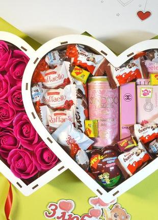 Великий подарунковий набір бокс коханій у дерев'яній коробці серце з рожевими трояндами3 фото