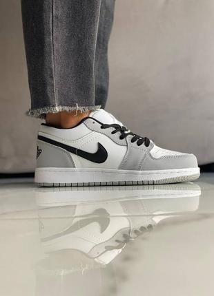 Женские кроссовки nike air jordan retro 1 low grey white скидка sale <unk> smb