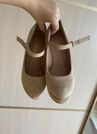 Туфли на танкетке платформе искусственная замша с ремешками