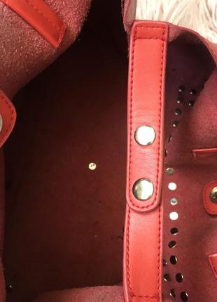 Яскраво-червона сумка з екошкіри4 фото