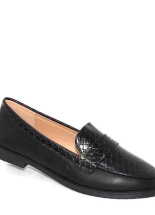 Жіночі чорні туфлі комбіновані лофери з рептилією чорний