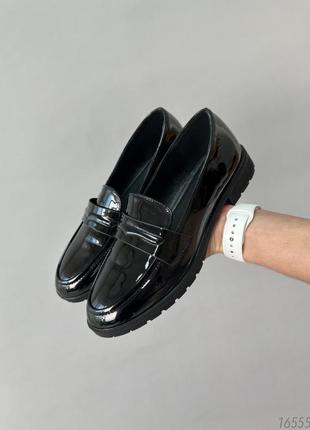 Чорні лаковані лакові класичні туфлі лофери лак6 фото