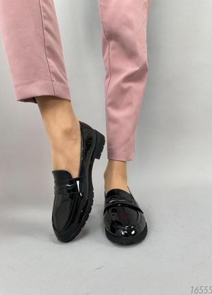 Чорні лаковані лакові класичні туфлі лофери лак5 фото