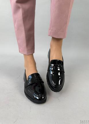 Чорні лаковані лакові класичні туфлі лофери лак9 фото
