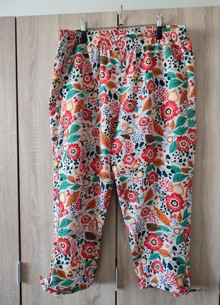 Идеальные льняные брюки в цветочный принт deerberg