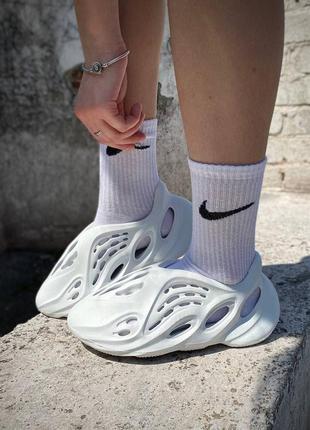 Жіночі шльопанці yeezy foam runner white