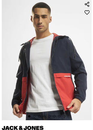 Куртка вітровка jack & jones

barton light, size l(маломірить на м/s), стан нової речі, плечі 46 підпахви 55 рукав 67 довжина 722 фото