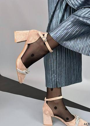 Модные женские бежевые туфли