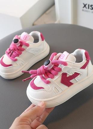 Кроссовки для детей унисекс в описании две цены