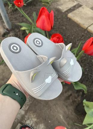 Детские шлепки котики