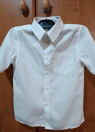 Рубашка белая, с коротким рукавом