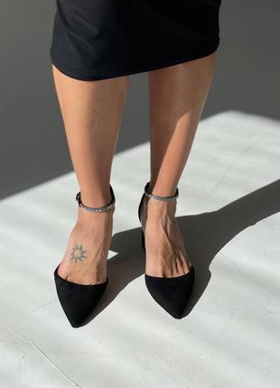 Черные туфельки из эко- замши с ремешком в стразах, на удобном широком каблуке2 фото