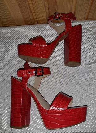 Красные босоножки на высоком каблуке и толстой подошве для стриппластики и пилатеса7 фото