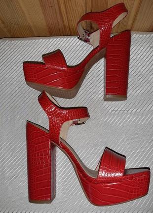 Красные босоножки на высоком каблуке и толстой подошве для стриппластики и пилатеса8 фото