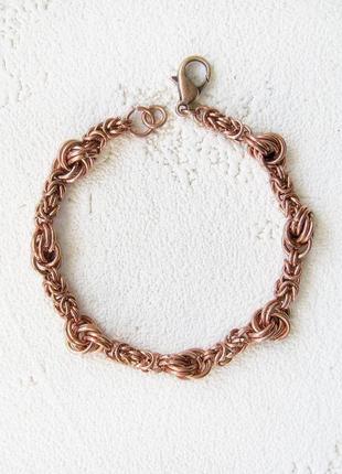 Медный браслет цепочка с узелками "любовный узел". техника chainmail, византийское плетение