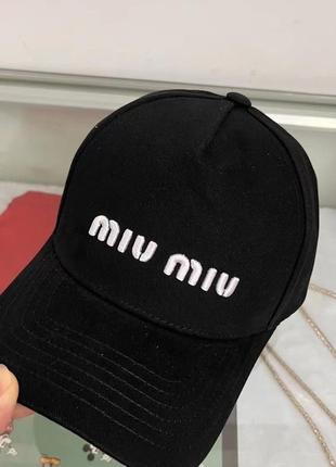 Стильна кепка жіноча miu miu