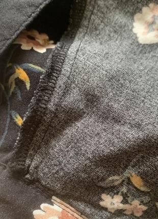 Чорна спідниця міді на ґудзиках у квіти з кишенями5 фото
