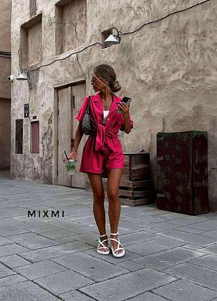 Женский костюм