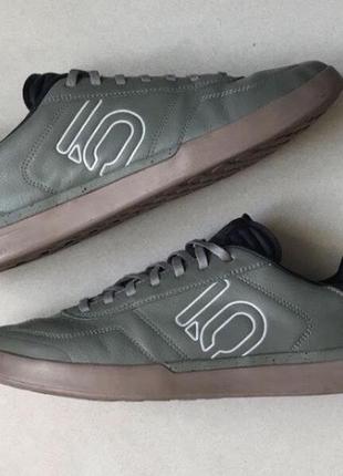 Кроссовки adidas оригинал