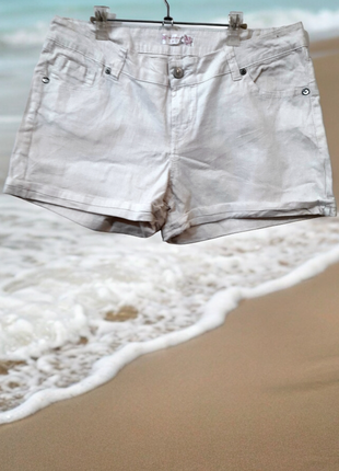 Женские белые коттоновые шорты