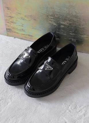 Женские лоферы черные в стиле prada black brushed leather loafers