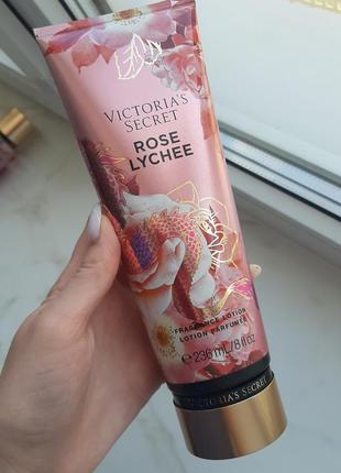 Набір victorias secret лосьйон + міст rose lychee вікторія сікрет6 фото