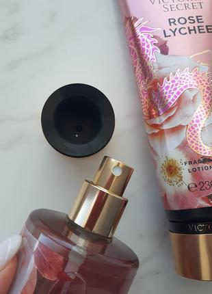 Набір victorias secret лосьйон + міст rose lychee вікторія сікрет8 фото