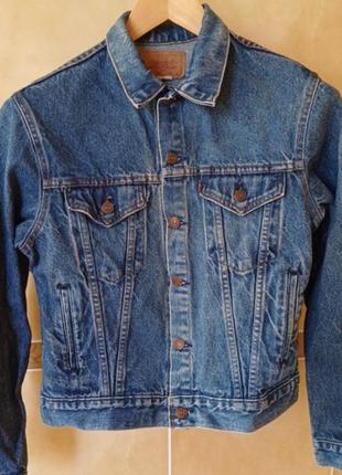 Куртка джинсова   levi's 70706-0216  size 20
стан  ідеальний,1 фото