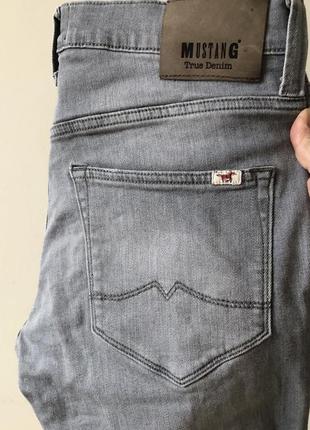 Джинсы mustang oregon tapered прямые зауженные мустанг джинсовые серые5 фото