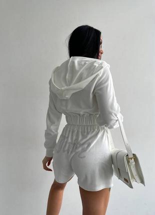Велюровий костюм двійка кофта + шорти зі стразами, жіночий комплект з велюру на весну5 фото