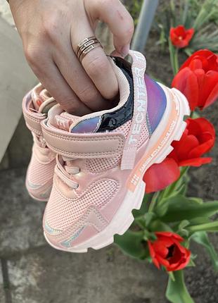 Стильные детские кроссовки