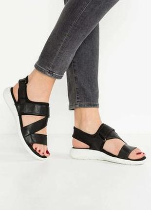 Комфортные женские босоножки soft 5 cross strap sandal7 фото